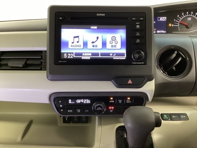 オーディオはワンセグTV対応のGathersディスプレイ・オーデイオを搭載しています。CD再生の他に、Bluetoothオーディオ機能やUSB端子を使って、外部入力から音楽なども楽しめます。
