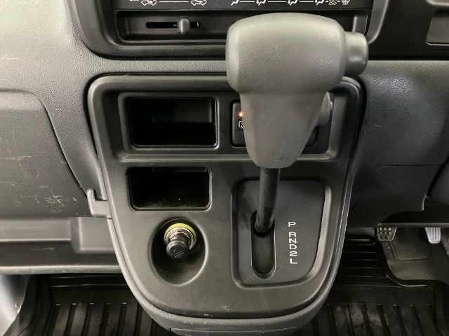 ★専門スタッフが真心込めて内外装の隅々まで徹底的にクリーニングを実地★もちろん除菌抗菌しております！！ ☆キレイな状態でご納車させていただきます☆