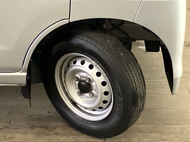 タイヤは2022年製のブリジストン・K370を装着しております。