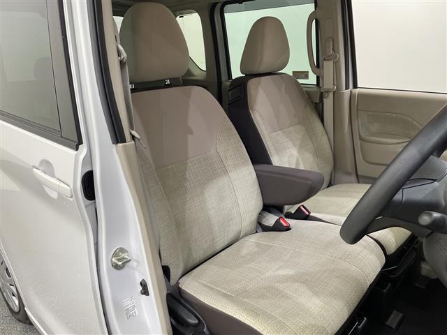 【運転席・助手席】座り心地が良いシートなので長時間の運転でも快適にお過ごしいただけます。新品のフロアマットのご注文も可能です。掲載箇所以外にご希望の写真がございましたらお気軽にお問い合わせ下さい。