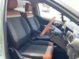 ご遠方の場合でも、下取り車両の金額を概算でお出しすることは可能でございます。車検証をお手元に、走行距離をご確認の上お問い合わせくださいませ。