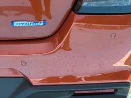 低速時ブレーキサポート（前進・後退）フロントとリヤバンパーに内蔵した各4つの超音波センサーで前方・後方の障害物との距離を測り障害物との衝突の危険性が高まると衝突被害軽減ブレーキが作動します。