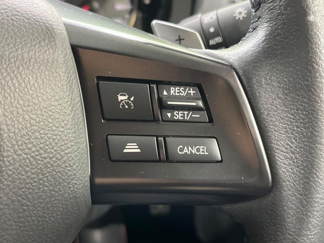 【全車速追従機能付クルーズコントロール】高速道路での長距離走行が楽に！！自動で速度を保つクルーズコントロールが、衝突軽減システムと連携し、前方の車両を感知して車間を保つように速度調節してくれます！！
