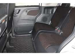 高いルーフで開放感タップリ！後席もスライド＆リクライニングできます！