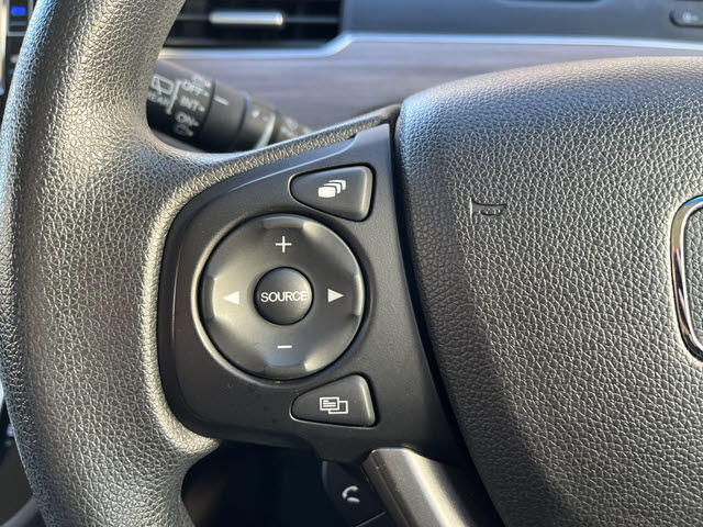 私たち中古車販売店の従業員は日本の全メーカーの車両をたくさん見てきました、通常では気が付かないその車のセールスポイントをそれぞれ知識として持っています、まずはご要望をお聞かせください！！