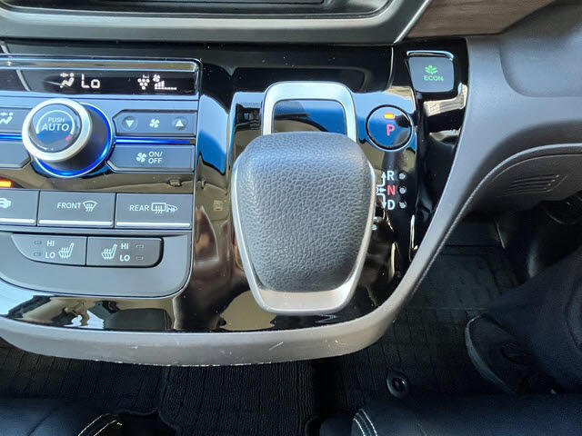 中古車は車種や色によって相場が複雑に変わります、新車は同じ金額なはずなのに人気によって高くなったり安くなったり、お客様の狙い目はどこですか？