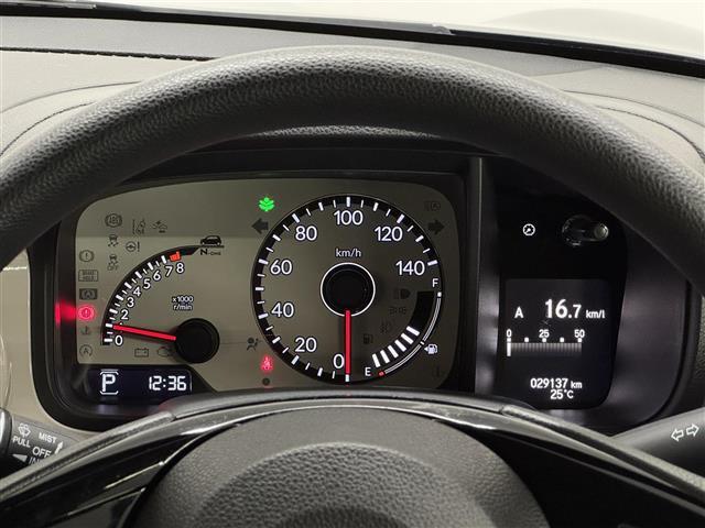 【メーターまわり】ドライバーから見やすい位置にあって安全運転に寄与します。マルチインフォメーションディスプレイでは、クルマに関する情報の確認はもちろん、各種安全機能・装備のON/OFFも設定可能。