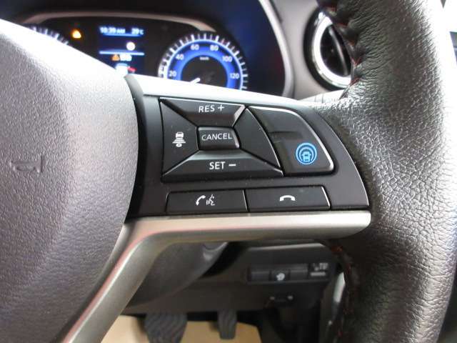 運転が楽しくなる明るく開放的な運転席まわりです。プロパイロットで高速など運転支援で疲れを軽減してくれます！