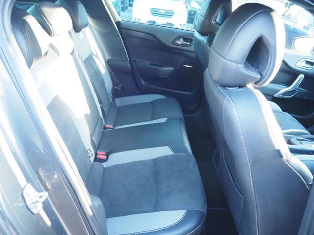 落ち着いた内装色でリラックス！