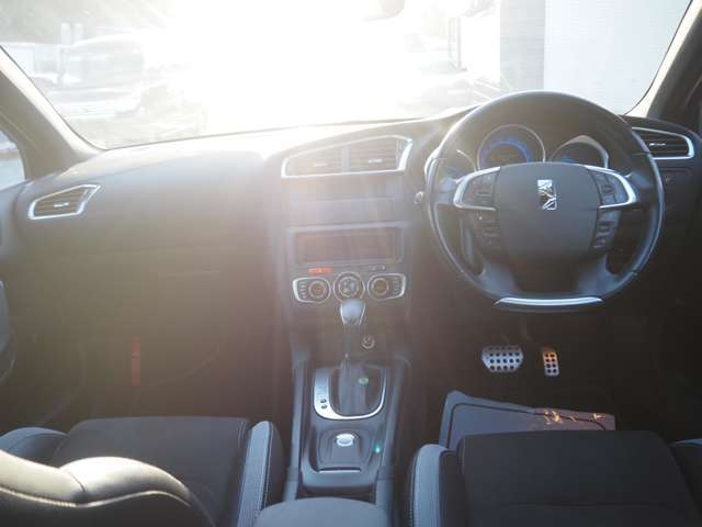 落ち着いた内装色でリラックス！