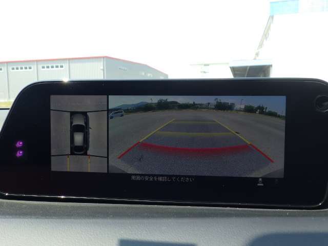 【360°ビュー・モニター】駐車場や見通しの悪い交差点、狭い道のすれ違いなどドライバーからは見えない「死角」をなるべく見えるようにすることで、安心・安全・快適な運転をサポートします。