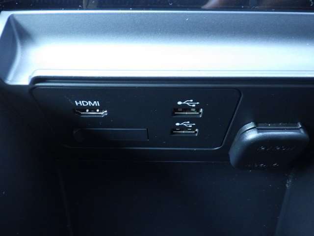 USB(Aタイプ)×2、HDMI