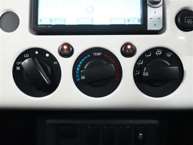 保険の加入・ローンの手続き・定期点検・定期メンテナンス・鈑金修理などお車に関すること全てに対応しております。