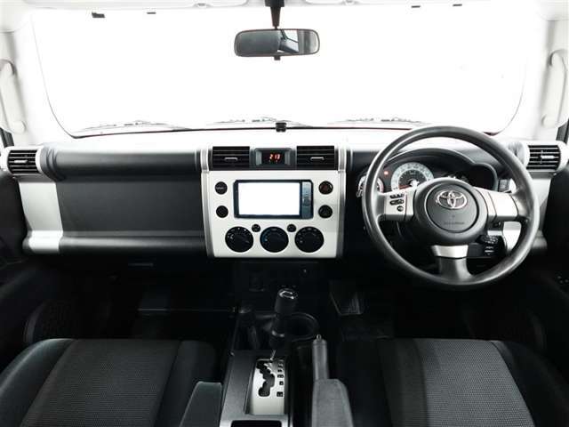 【ロングラン保証とは】メーカー・年式を問わず走行距離無制限でトヨタならではの無償保証です。当店でご購入頂いた方に安心で快適なカーライフをお約束する1年保証です。