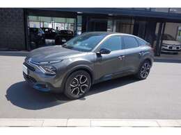 弊社では全車両の事前点検整備を実施しております。新車保証を継承しましてのご納車となります。