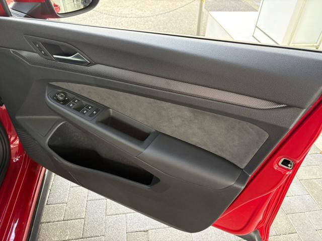 フレームの剛性感はドイツ車ならではの高速走行にも耐えうるしっかりとした造りになっています。