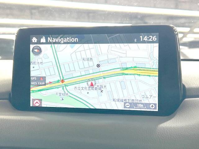 【マツダコネクトナビ】車内の雰囲気にマッチした一体型タイプのナビ。各種車輌設定やBluetooth再生等、様々な機能が楽しめます。直感的なダイヤル操作が可能で、使い勝手も良好です。