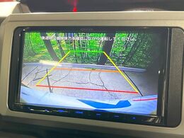 【バックカメラ】駐車時に後方がリアルタイム映像で確認できます。大型商業施設や立体駐車場での駐車時や、夜間のバック時に大活躍！運転スキルに関わらず、今や必須となった装備のひとつです！