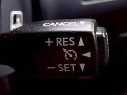 【クルーズコントロール】装備車両です。遠距離ドライブの高速道路などでは大活躍で疲労軽減に役立ちます。