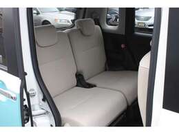 こちらのシートはキズやシミがなく綺麗な状態です。車内のメインとなるシートが綺麗に保たれていることで印象が明るくなり、クリアな室内になりますね！