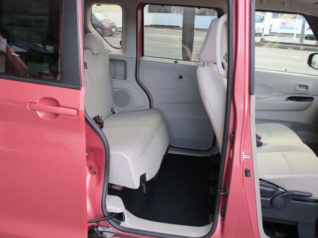 後列も広々空間♪ご家族ご友人とぜひお出かけしてくださいね！