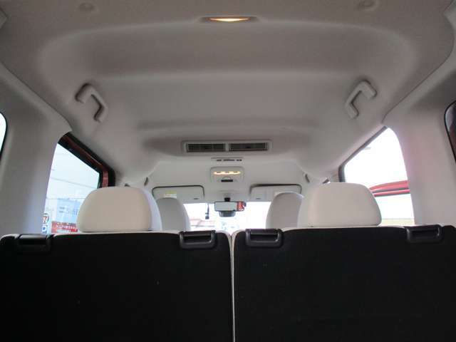 天井が高いのでコンパクトナボディでも中は広々☆