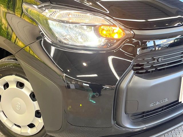 【LEDヘッドライト】悪天候や夜間走行時も良好な視界を確保し安心して運転できる高輝度LEDヘッドライトを装備！点灯速度が早く、消費電力も抑えられています。