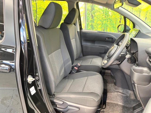 もちろん車内はキレイです♪よりクリーンな状態をキープしたいお客様には『ナノゾーンコート』がおすすめ！新型コロナウイルス対策や、除菌・消臭に効果を発揮し多くの方にご好評いただいております。