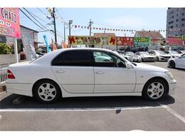 ここで整備して車検を受けます！タイミングベルトをR4！交換済！外装も内装も充分綺麗です！アクセス多数！大人気！セルシオ！良いものを是非！お買い得車！希少な1台のみです！