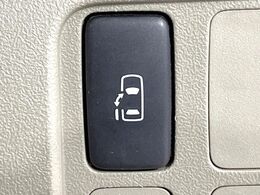 【パワースライドドア】スマートキーや運転席のスイッチでスライドドアの開閉が可能♪電動だから力を入れてドアを開ける必要が無く、小さいお子様でも、重い荷物を持っている時もラクに開け閉めできます♪