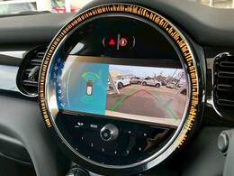 【バックカメラ】装備。後方確認に役立ち、楽々駐車やバックをしていただけます。