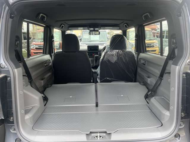 ☆お車についた傷やヘコミ、事故の修理もハヤシにお任せください。自社鈑金工場で修理ができますの安心です☆