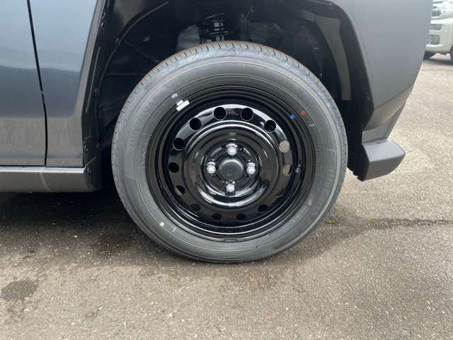 ☆お車についた傷やヘコミ、事故の修理もハヤシにお任せください。自社鈑金工場で修理ができますの安心です☆
