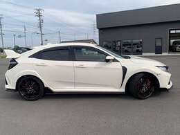 人気モデルが入庫致しました！お車の状態はモチロン、保証やサービス、アフターサービスまでお任せください！当店では保証やサービス等を含んだ総額で、お客様がお買い求め易いプライスを目指しております！