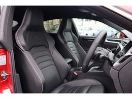 （運転席/助手席）安全装備をオプションで追加するのは日本的発想。フォルクスワーゲン車はサイドエアバッグを全車標準で装備しております。