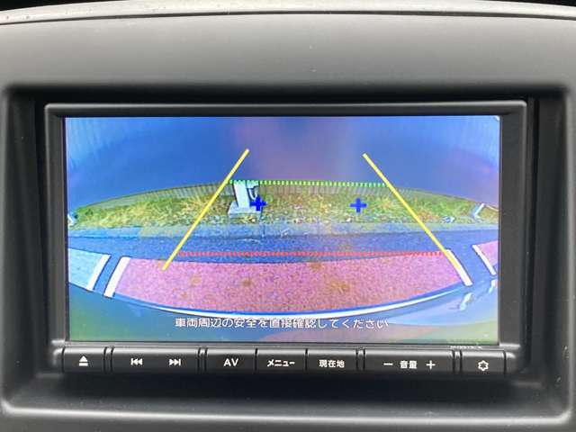 バックカメラも装備！後方の映像をモニターに表示しパーキングもサポートします！