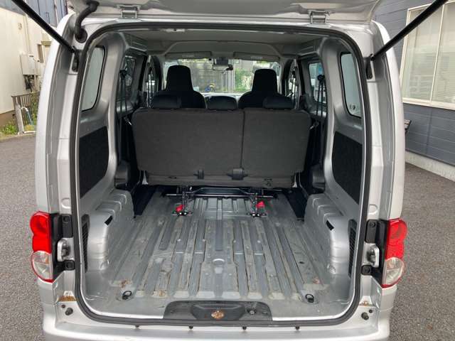トランクもこの広さ　色々なお荷物を車載する事が出来ます！