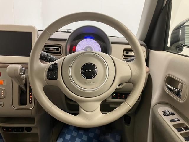 【ハンドル回り】インテリアに合わせたデザインのステアリングは、運転される方のことも考え、運転しやすい形状、大きさです。ぜひ一度、実際に触ってお確かめください。