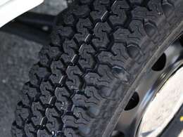 ☆メーカーオプションカラーパールホワイトIIIハイゼットカーゴ4WDターボネオキャロレトロホイールSUVタイヤ装着車入荷致しました♪走行7千キロ台の掘り出し物。プライベートにもお仕事にも活用出来る1台となります☆