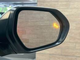【ブラインドスポットモニター】搭載。隣の車線を走る車両をレーダーで検知し、死角エリアの車両の存在をお知らせします。