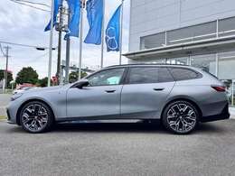 安心と信頼の納車前点検をShizuokaBMWでは全車で実施致しております。納車前100項目点検または、法定12ヶ月点検を全車で実施しております。点検・整備費用はもちろん、車両本体価格に含まれております。