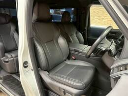 【レザーシート】ならではの高級感あふれる内装がこたわりのアイテム。見た目の高級感とより上質な座り心地をお楽しみください。