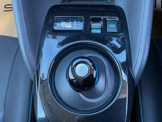 運転席まわりの画像です。