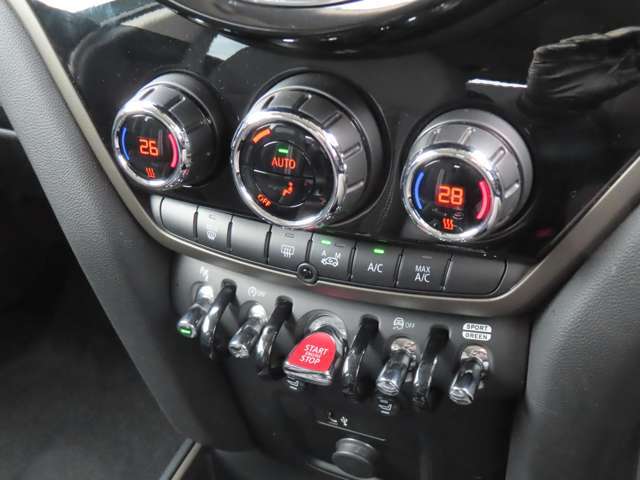 エアコン操作はこちらです！スターターも一緒にあります。
