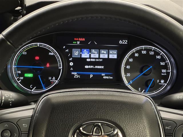 【メーターまわり】ドライバーから見やすい位置にあって安全運転に寄与します。マルチインフォメーションディスプレイでは、クルマに関する情報の確認はもちろん、各種安全機能・装備のON/OFFも設定可能。