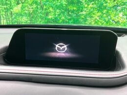 【メーカー純正ナビ】インテリアに溶け込むスタイリッシュな「専用設計」メーカーナビを装備♪視認性や操作性など基本性能にも優れ、より上質なカーライフをお楽しみいただけます。
