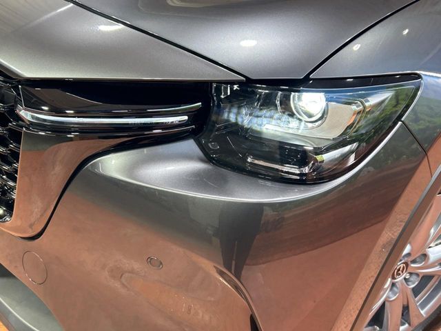 【LEDヘッドライト】悪天候や夜間走行時も良好な視界を確保し安心して運転できる高輝度LEDヘッドライトを装備！点灯速度が早く、消費電力も抑えられています。