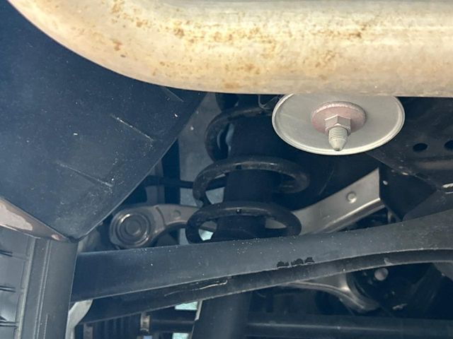 お車を安心してお乗りいただく為には、足回りの定期点検が欠かせません。サービスサポート（有償保証）では無料点検もご提供しており、安心のカーライフをお過ごしいただけるサポート体制が整っています。