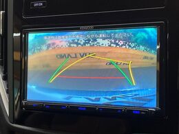 【バックカメラ】駐車時に後方がリアルタイム映像で確認できます。大型商業施設や立体駐車場での駐車時や、夜間のバック時に大活躍！運転スキルに関わらず、今や必須となった装備のひとつです！