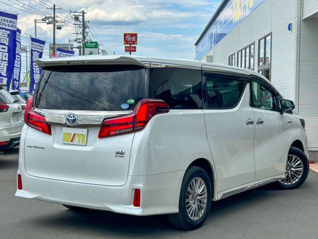 一部車両を除き他店在庫の取寄せ陸送費は無料にて対応中！　品質にこだわった車両仕入れ！低走行の高品質車だけを仕入れております。ボディの綺麗さはもちろん降雪地域特有の下廻りのサビなども少ない車両をご案内！